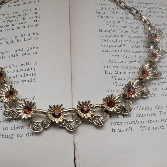 Coro Silver and Amber Floral Necklace - Picture 9 of 10
